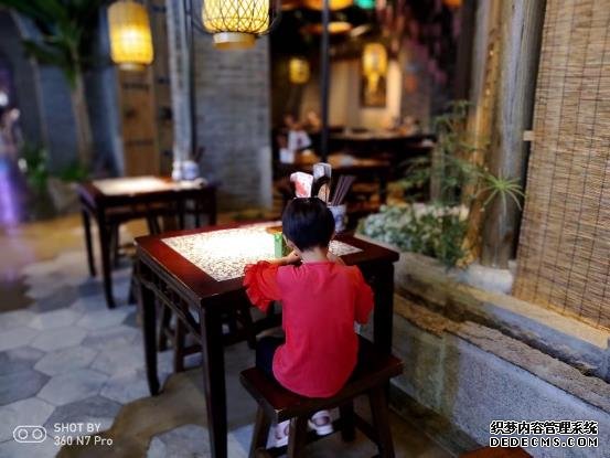 360手机N7 Pro珊瑚红评测和平精英PC端辅助：AI智能四摄 高帧率吃鸡神器