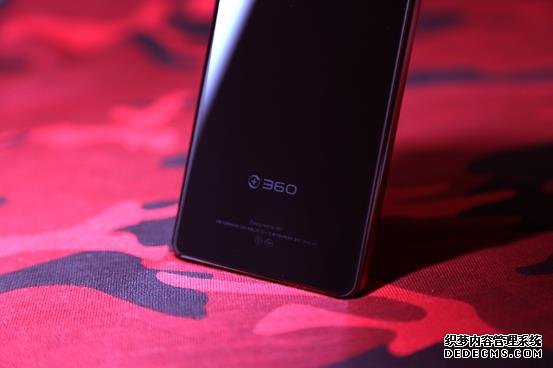 360手机N7 Pro珊瑚红评测和平精英PC端辅助：AI智能四摄 高帧率吃鸡神器