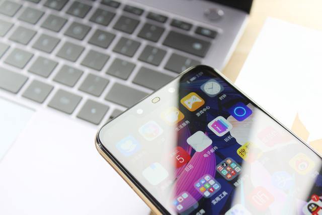 华为麦芒7评测：外挂AI四摄升级，续航有惊喜