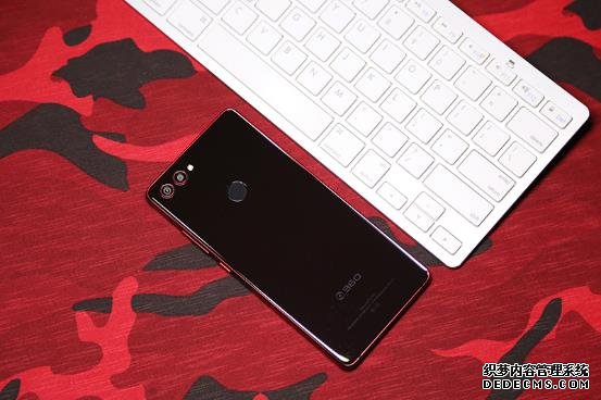 360手机N7 Pro珊瑚红评测和平精英PC端辅助：AI智能四摄 高帧率吃鸡神器