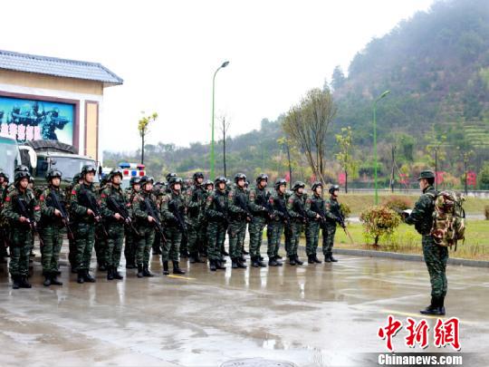 和平精英PC辅助打造现实“和平精英” 武警“魔鬼周”跨区域挑战极限